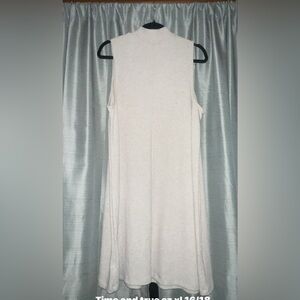Time and Tru Cream Sleeveless Tank Top